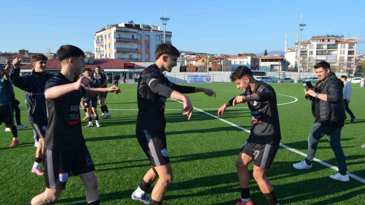 Selendi Belediyespor Üçte Üç Yaparak İddialı Başladı