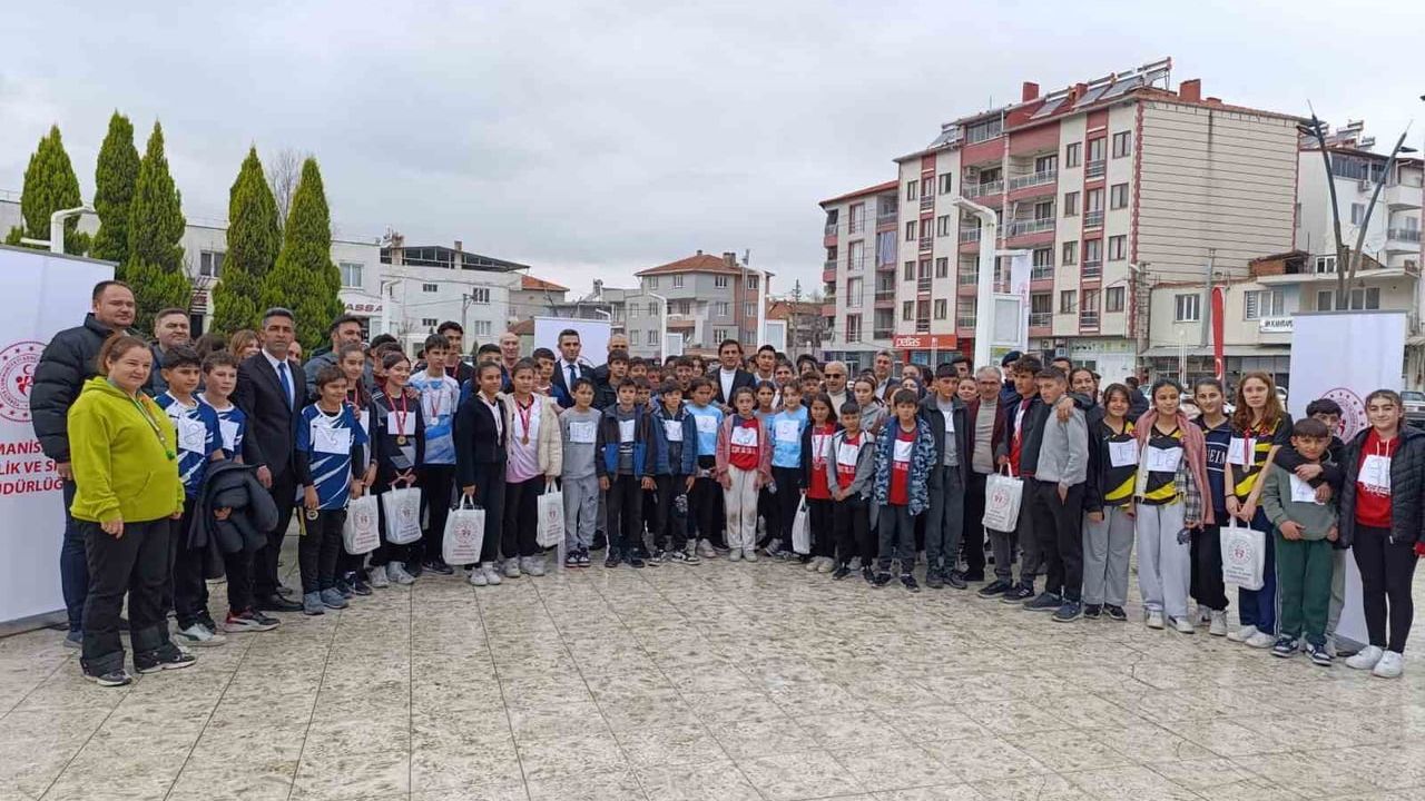 Selendi'de Kros Yarışları Coşkuyla Gerçekleşti