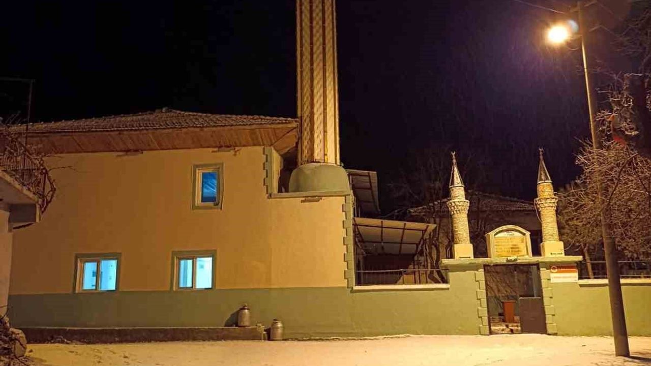 Selendi'de Mevsimin İlk Karı Yağdı