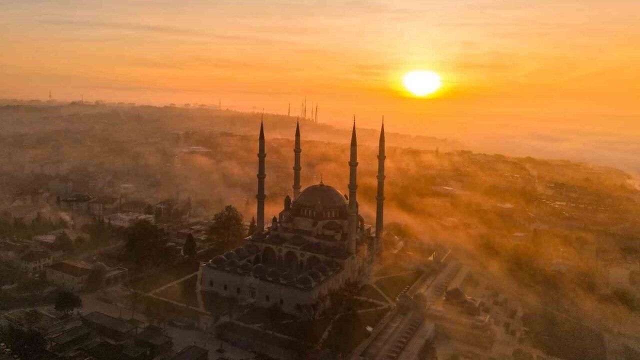 Selimiye Camii, Sis ve Güneşle Büyüleyici Bir Görüntü Sergiledi