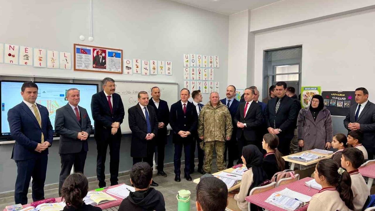 Şemdinli'de Yeni Eğitim ve Sağlık Yatırımları Açılışı