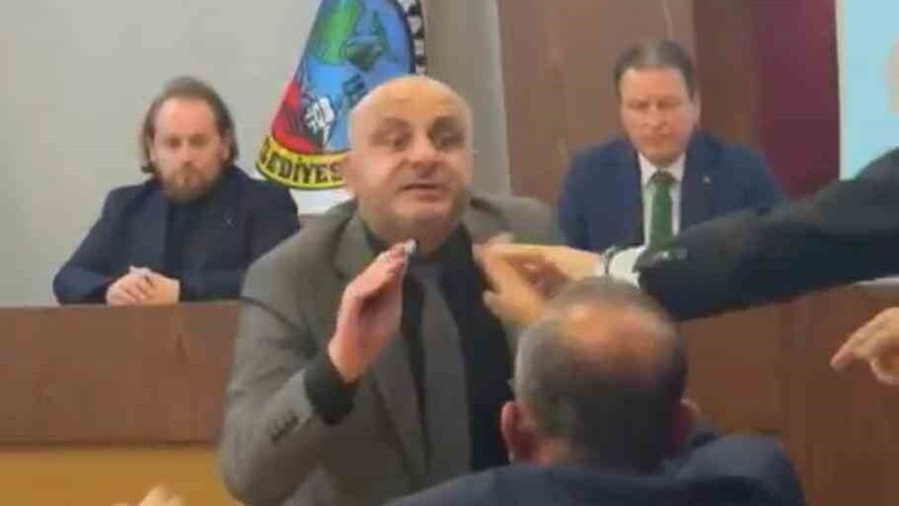 Serdivan Belediyesi Meclis Toplantısında Arbede: Başkan Çelik'ten Şaşırtan Tepki