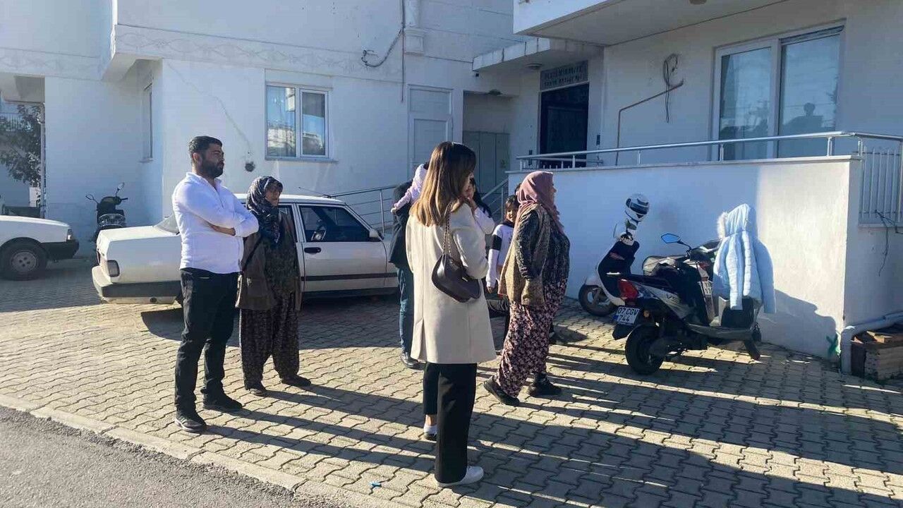 Serik'teki Apartmanda Çatlak Korkusu: Sakinler Müteahhide Dava Açtı