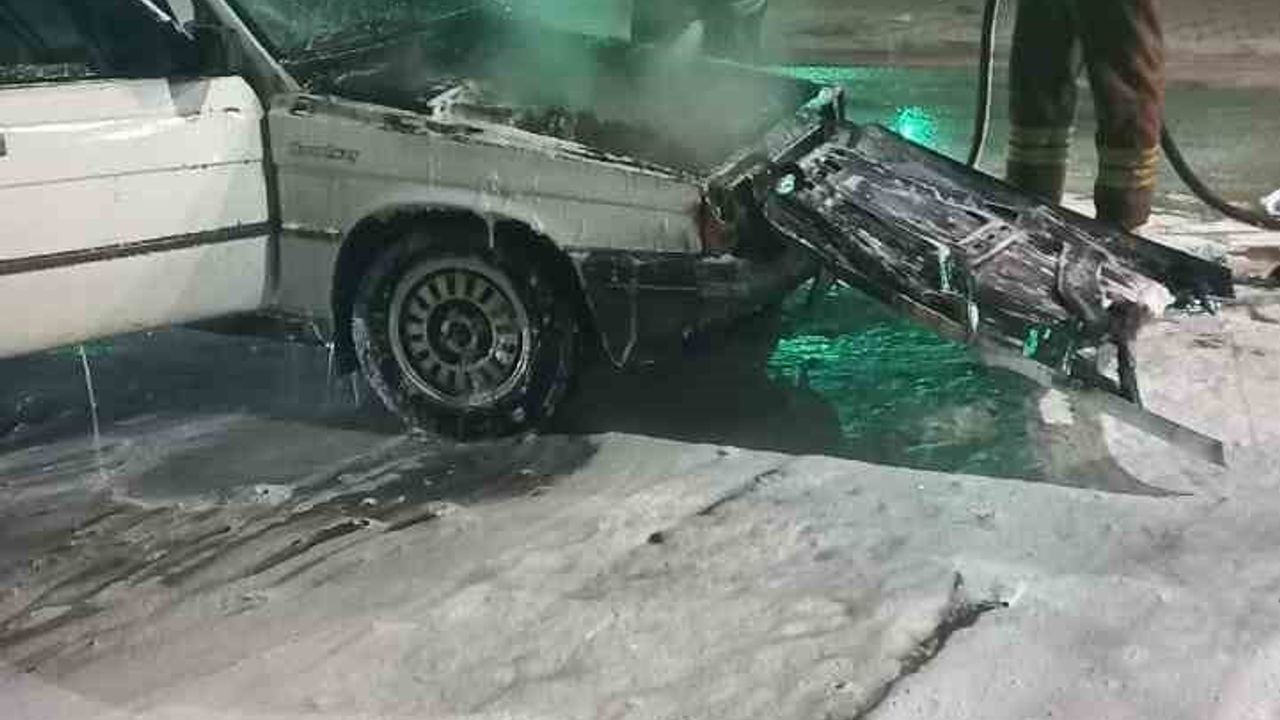 Seyir Halindeki Otomobil Yangında Kullanılamaz Hale Geldi