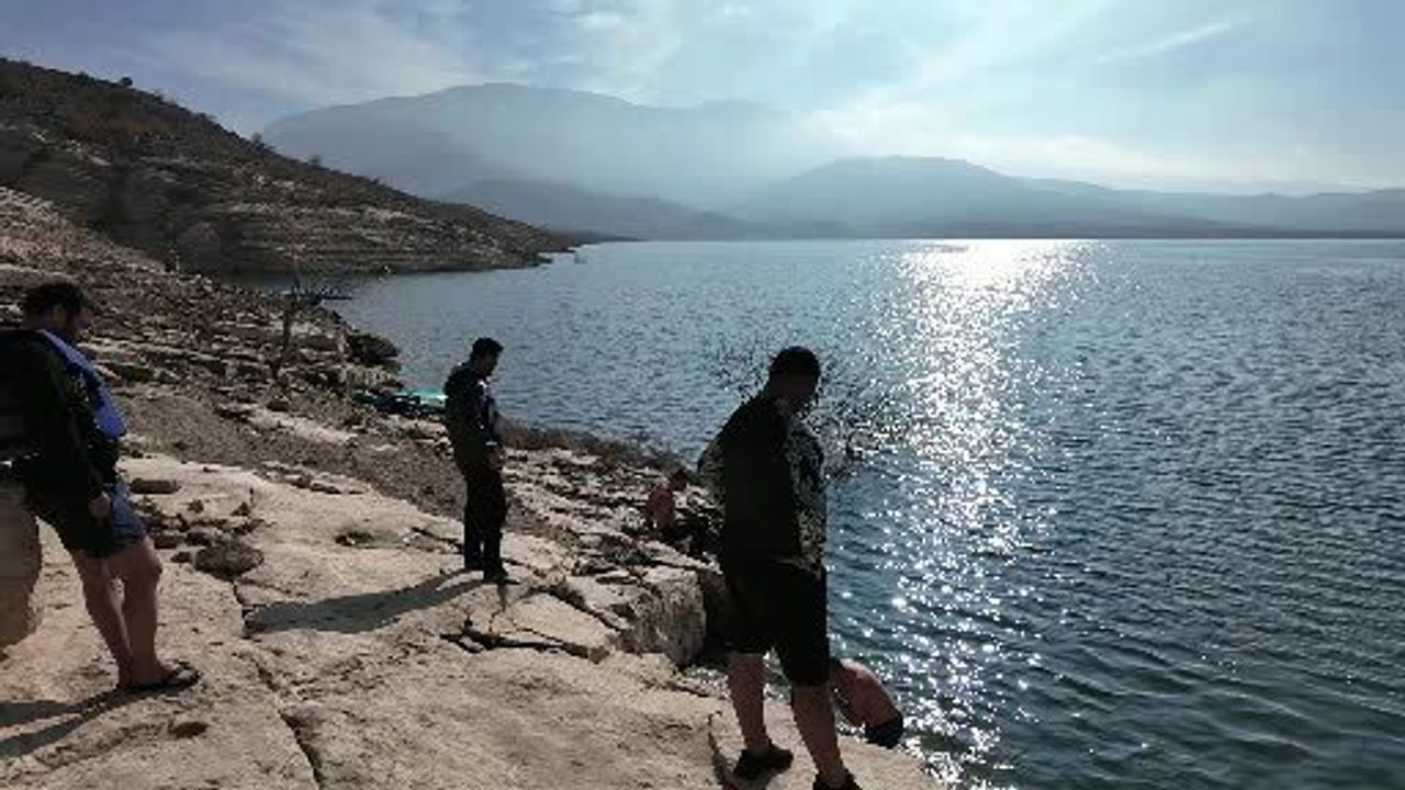 Siirt'te Buz Gibi Suda Doğa Keyfi