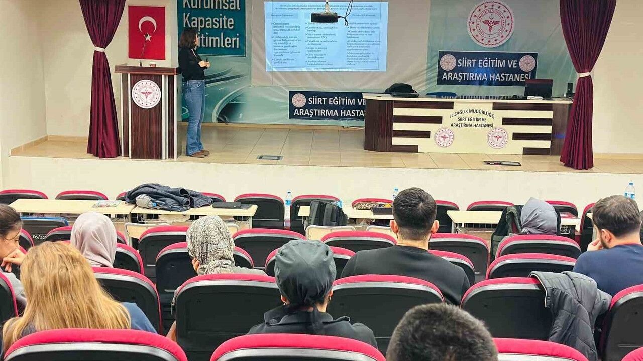 Siirt'te Enfeksiyon Kontrol Önlemleri Eğitimi