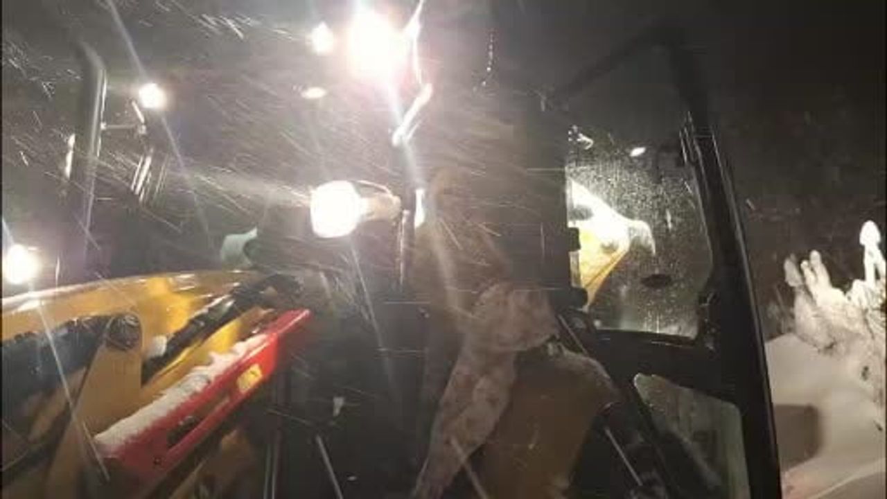 Siirt'te Karla Mücadele Ekibi Çocuğun Hayatını Kurtardı