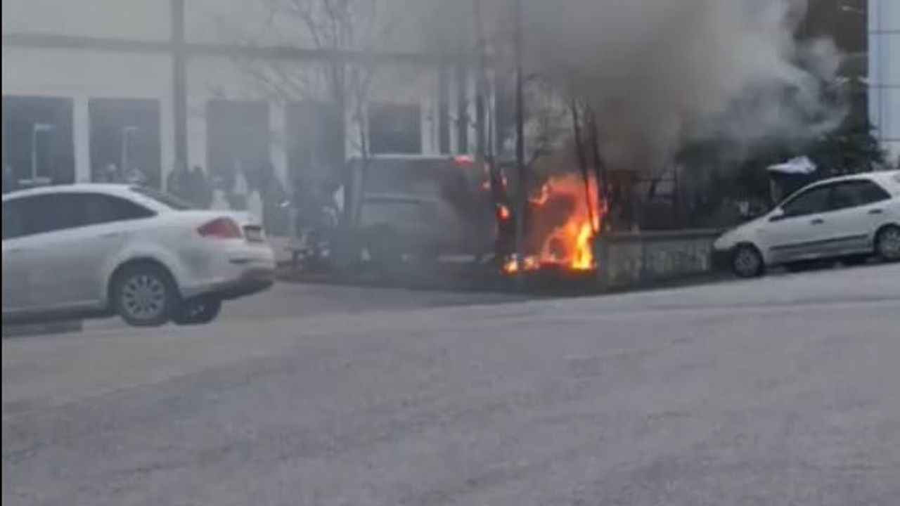 Şile'de Seyir Halindeki Araçta Yangın