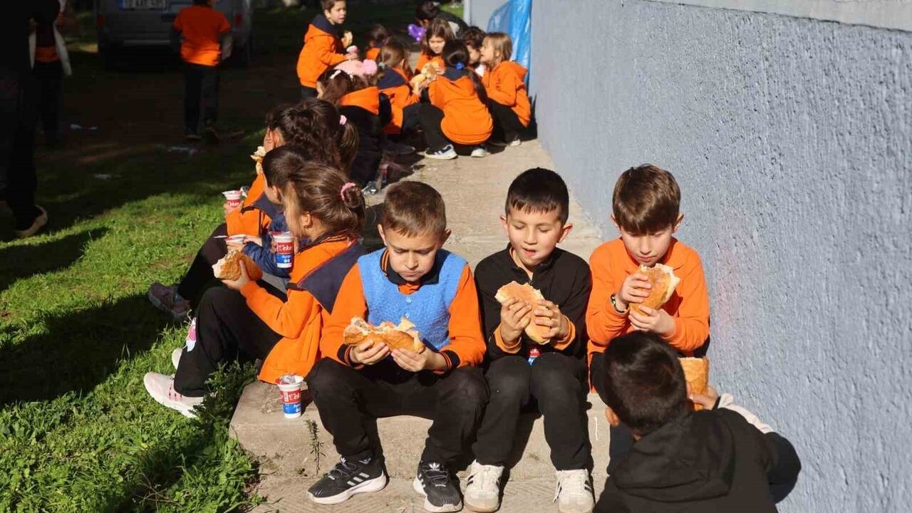 Sındırgı'da Depremzede Çocuklara Moral Etkinliği