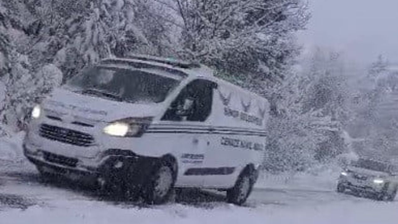 Sinop'ta Kar Yağışı Nedeniyle 34 Köy Yolu Kapatıldı