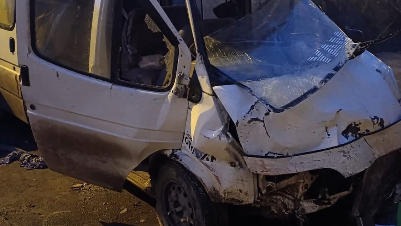 Sinop’ta Minibüs ve Otomobil Çarpıştı: 1 Ölü, 10 Yaralı