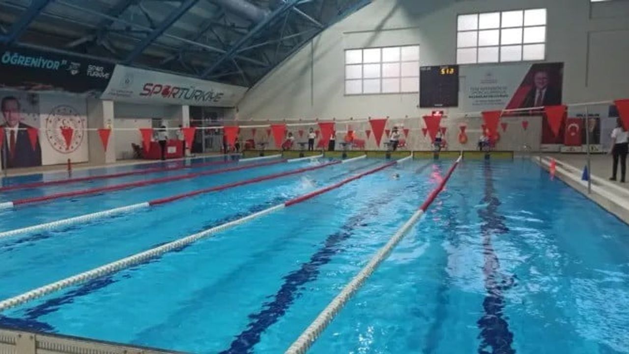 Sinop'ta Minik Yüzücülerin Büyüleyici Yarışması