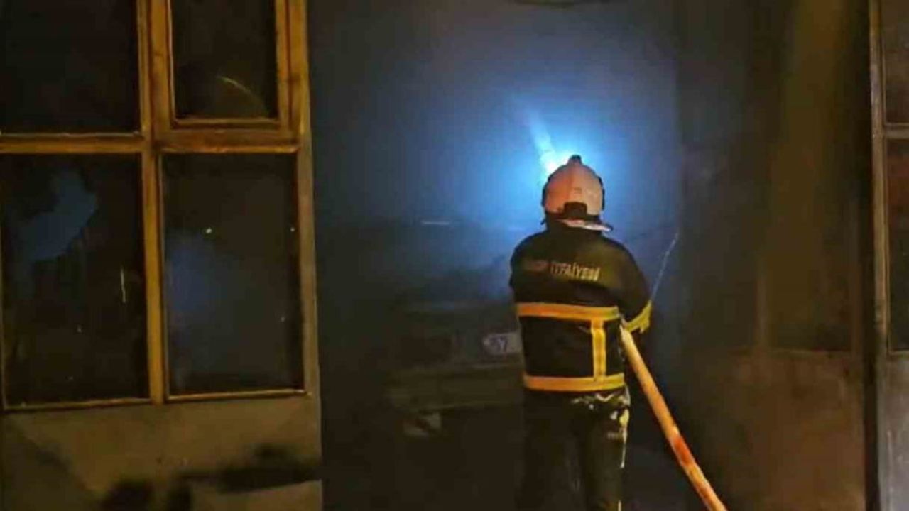 Sinop'ta Otomobil Yangını İş Yerine Sıçradı