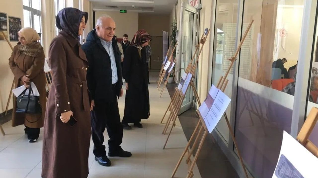 Sinop'ta Tarihi Yapıların Ayet ve Hadisleri Sergilendi