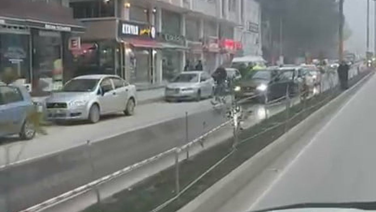 Sinop'ta Zincirleme Trafik Kazası: 3 Araç Karıştı