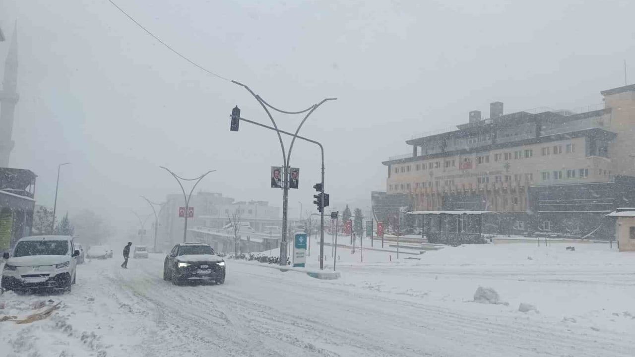 Şırnak Belediyesi'nden Kar Yağışı Nedeniyle Trafik Uyarısı