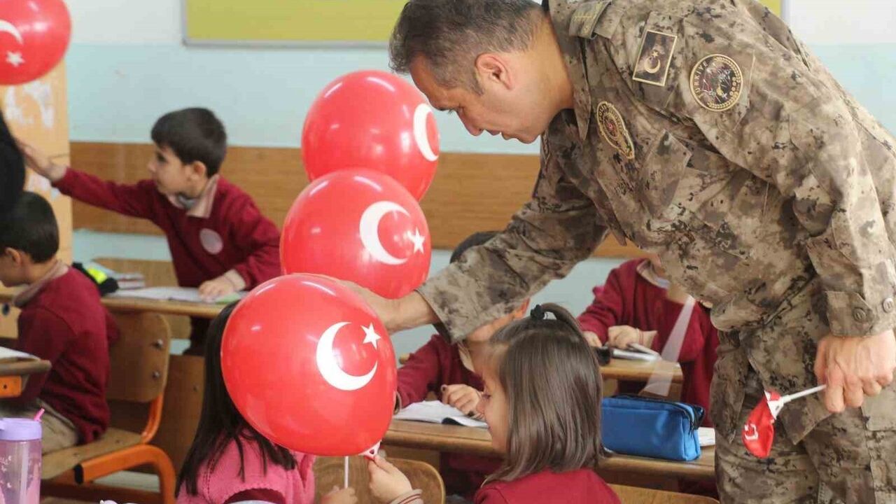 Şırnak Emniyet Müdürü Volkan Sazak’tan Öğrencilere Sürpriz Ziyaret