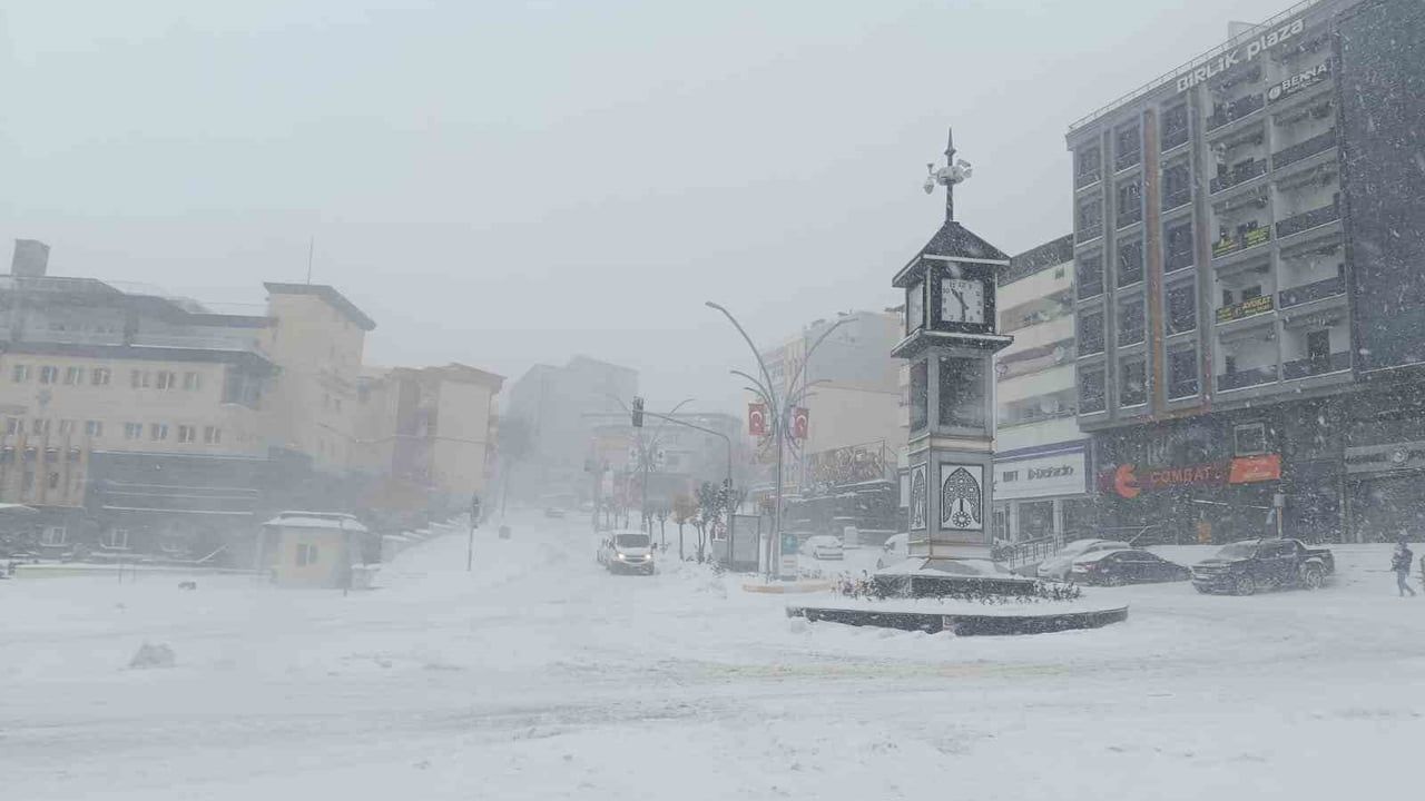 Şırnak'ta Eğitim Kar Nedeniyle Durduruldu