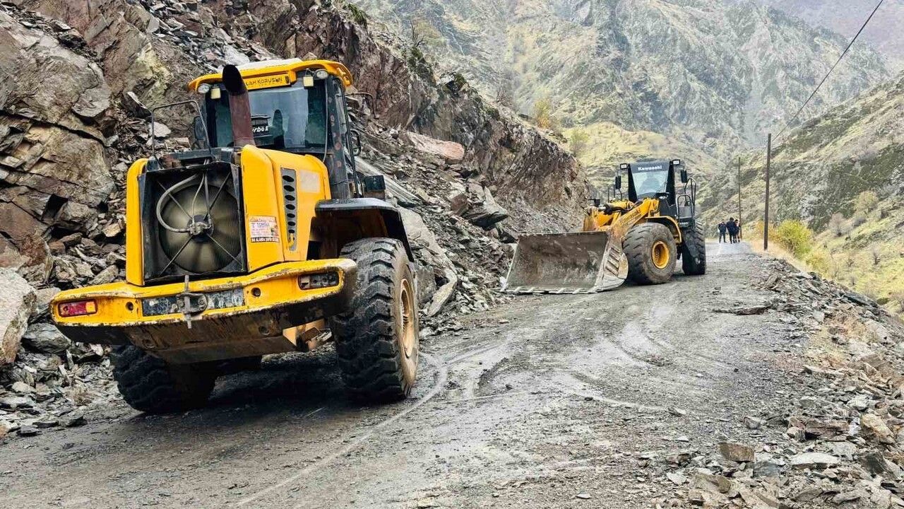 Şırnak’ta Yağışlar Yol Kapatmaya Neden Oldu