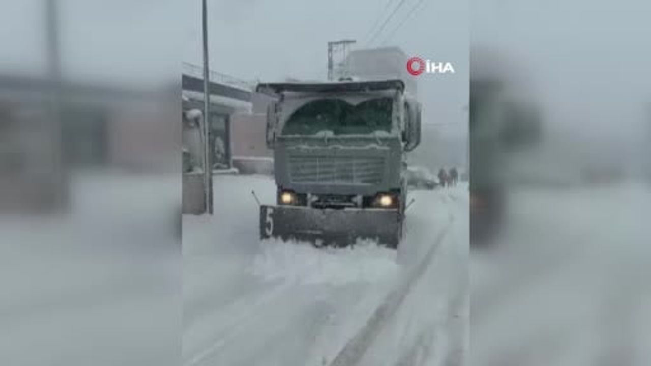 Şırnak'ta Yoğun Kar Yağışı: Polis Ekipleri Yardımda