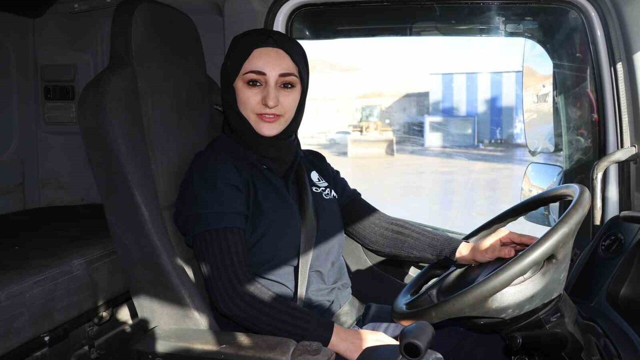 Sivas'ın İlk Kadın Tır Şoförü: Rabia Demir’in Başarı Hikayesi