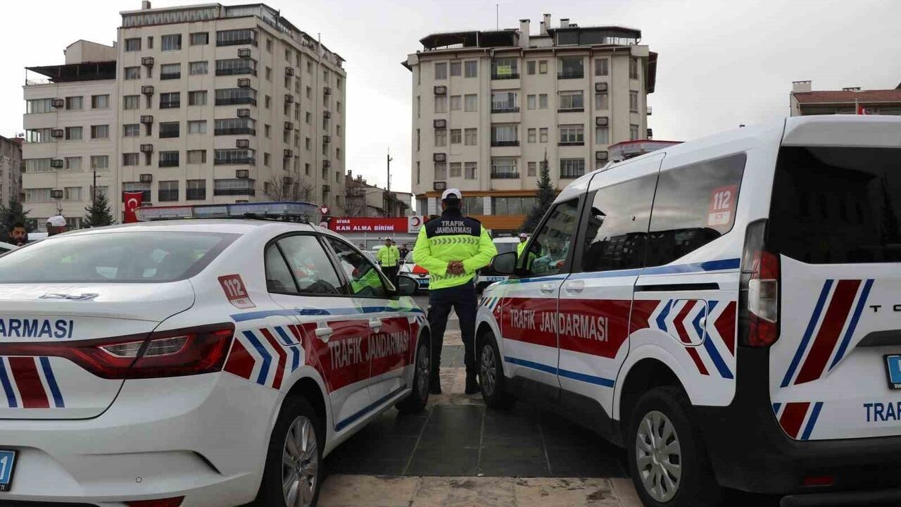 Sivas'ta Emniyet ve Jandarmaya Yeni Araçlar Tahsis Edildi