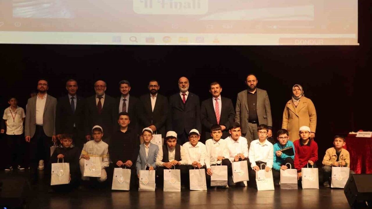 Sivas'ta Gençler Kur’an-ı Kerim Okuma Yarışmasında Bir Araya Geldi