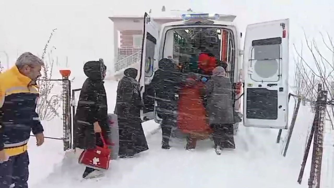 Sivas'ta Hamile Kadına Ulaşmak İçin Ekipler Seferber Oldu