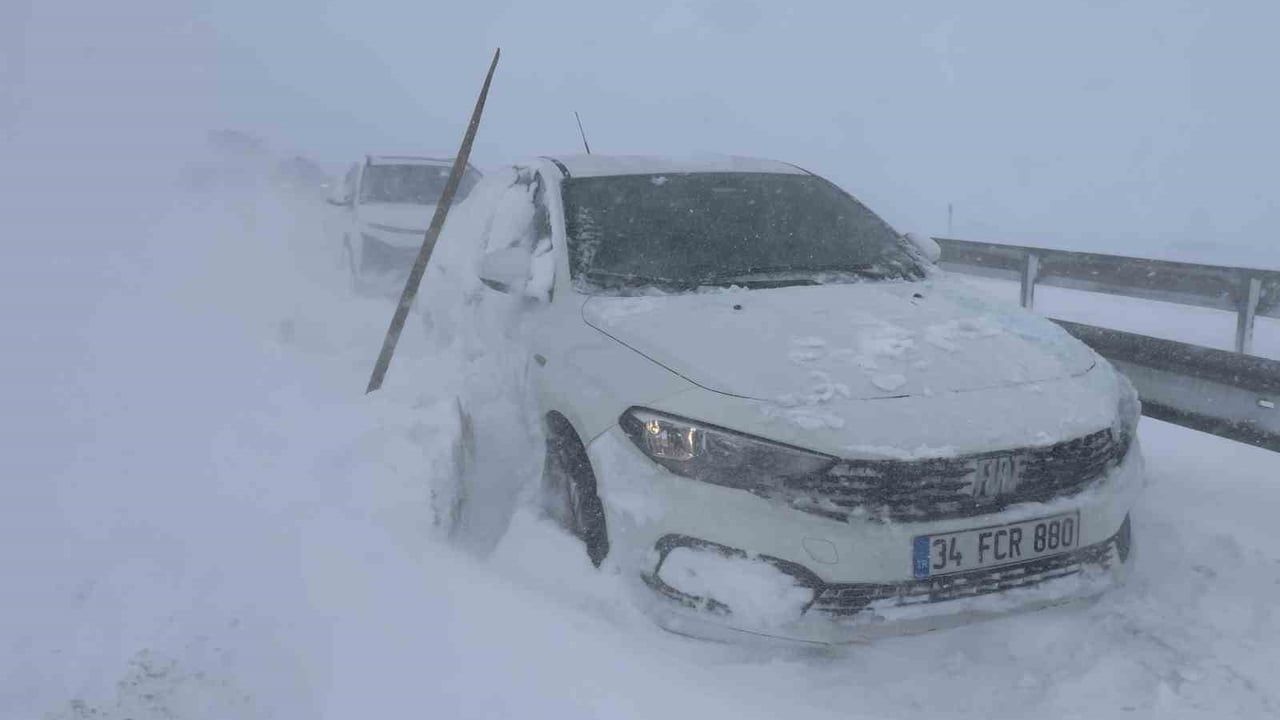 Sivas’ta Kar Yağışı Ulaşımı Olumsuz Etkiledi