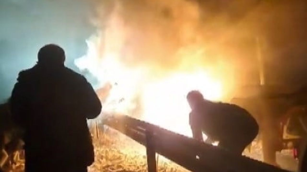 Sivas'ta Tır Yangını: Vatandaşlardan Ilginç Müdahale