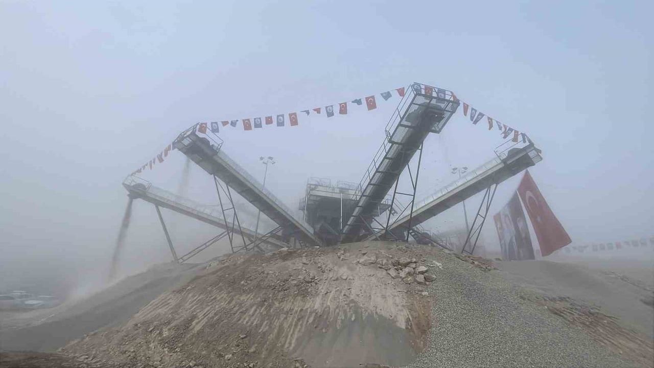 Sivas'ta Yeni Taş Kırma ve Eleme Tesisi Hizmete Açıldı