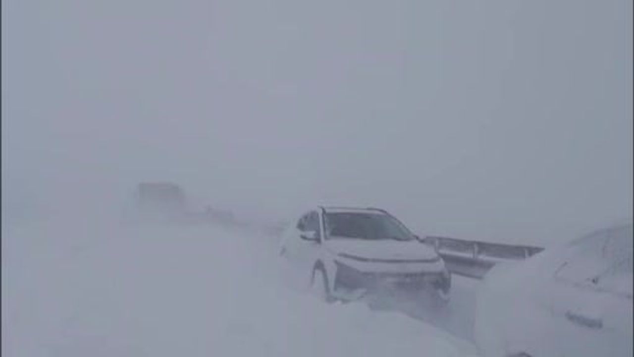 Sivas’ta Zincirleme Trafik Kazası: 4 Yaralı