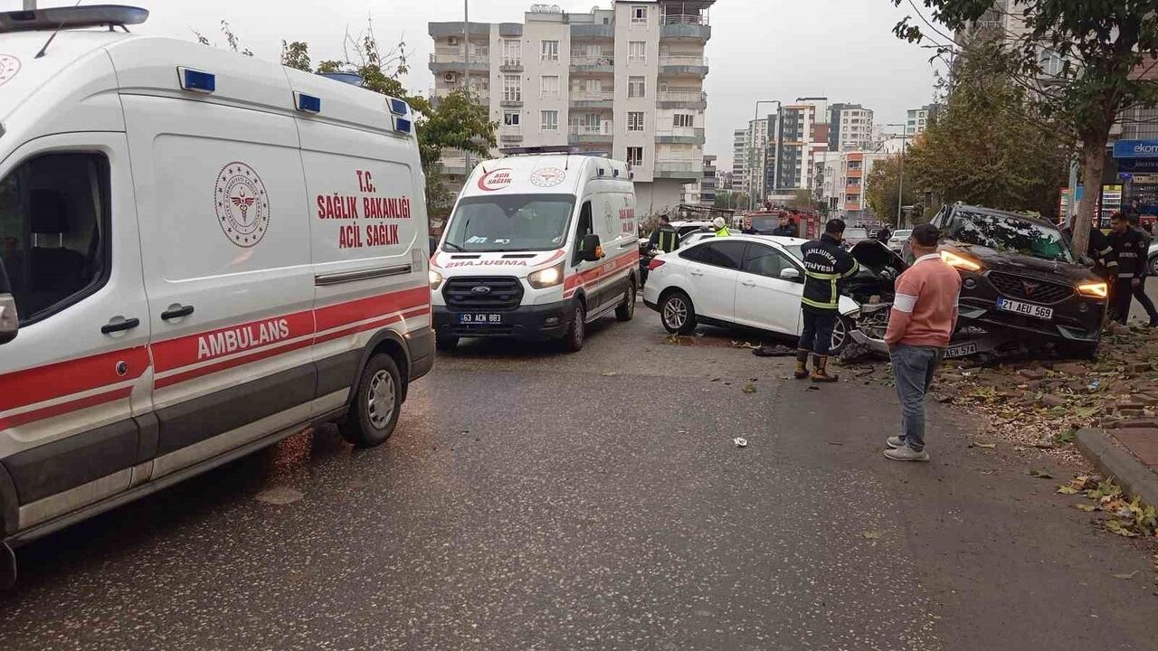 Siverek'te Trafik Kazası: 2 Yaralı