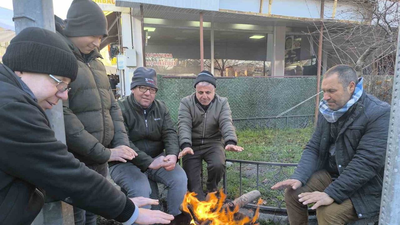 Soğuk Hava Pazarcıları Zorluyor