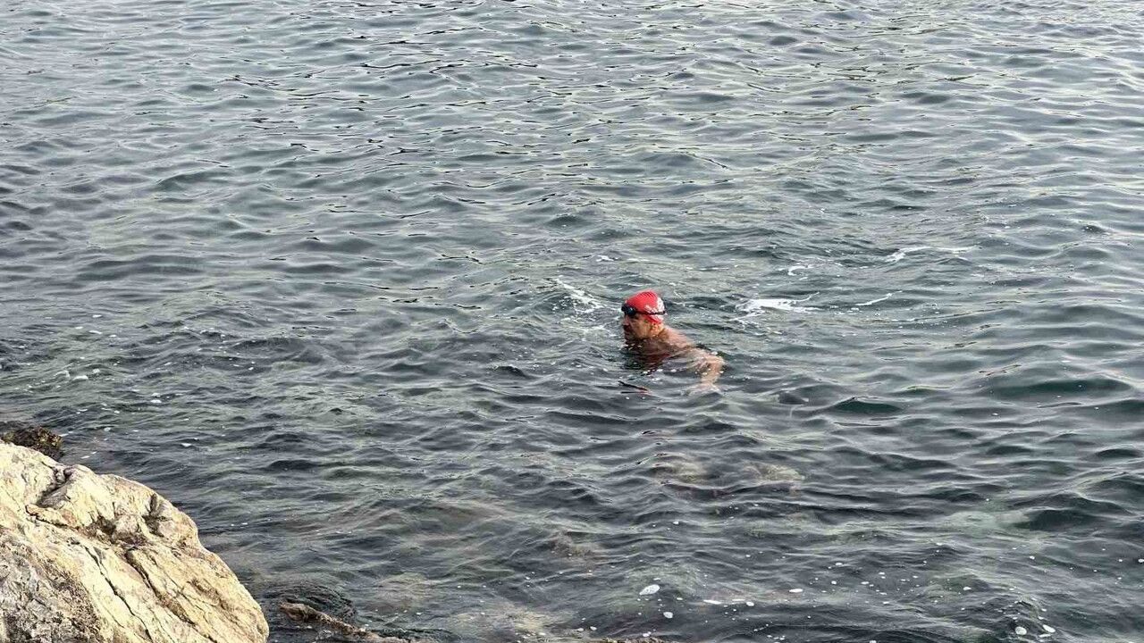 Soğuk Havada Denize Giren İki Arkadaş