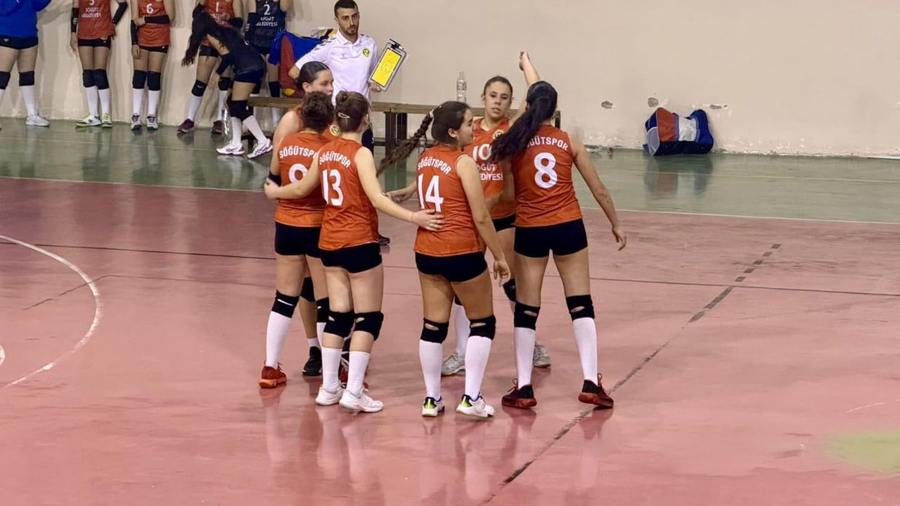 Söğüt Belediye Başkanı Ferhat Durgut'tan Voleybol Takımına Destek