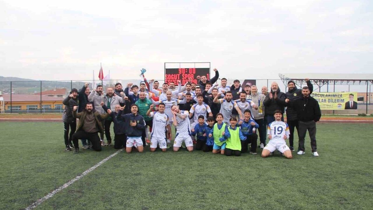Söğütspor, Lider Eşme Belediye'yi Yenerek Sevince Doydu!