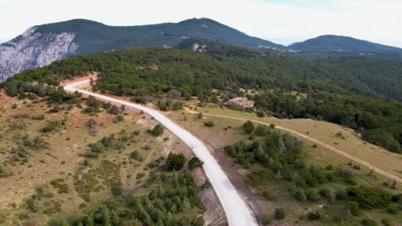 Spil Dağında Kar Hasreti: Kış Mevsimi Gecikiyor