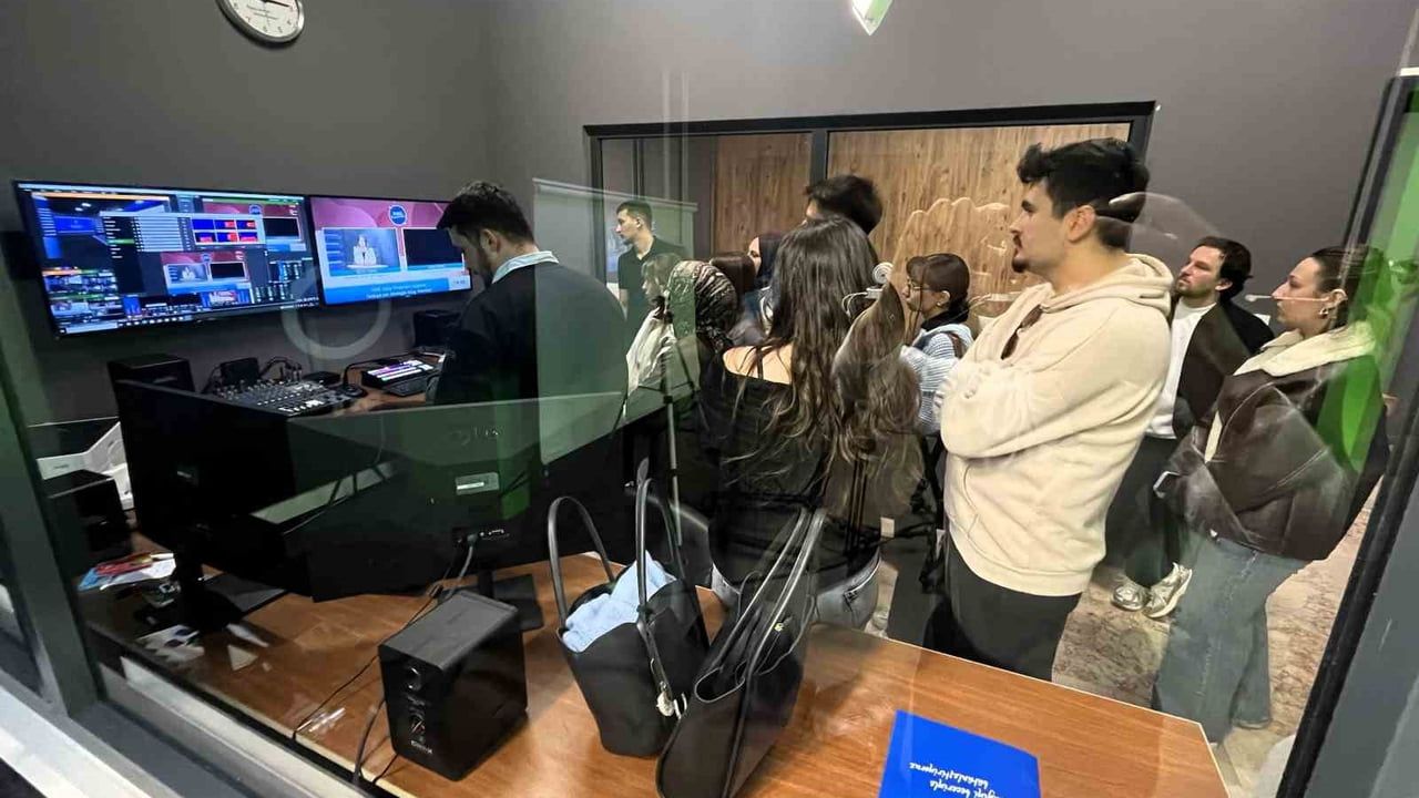 SUBÜ Öğrencileri Stüdyoda Program Yapımını Deneyimliyor