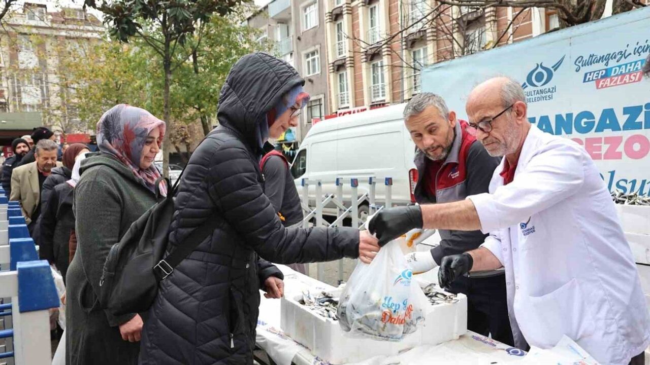 Sultangazi Belediyesi'nden Ücretsiz Balık Dağıtımı