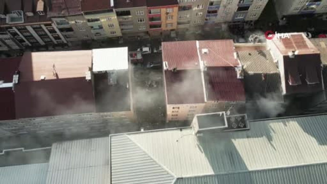 Sultangazi'de Tekstil Atölyesinde Yangın Korkusu