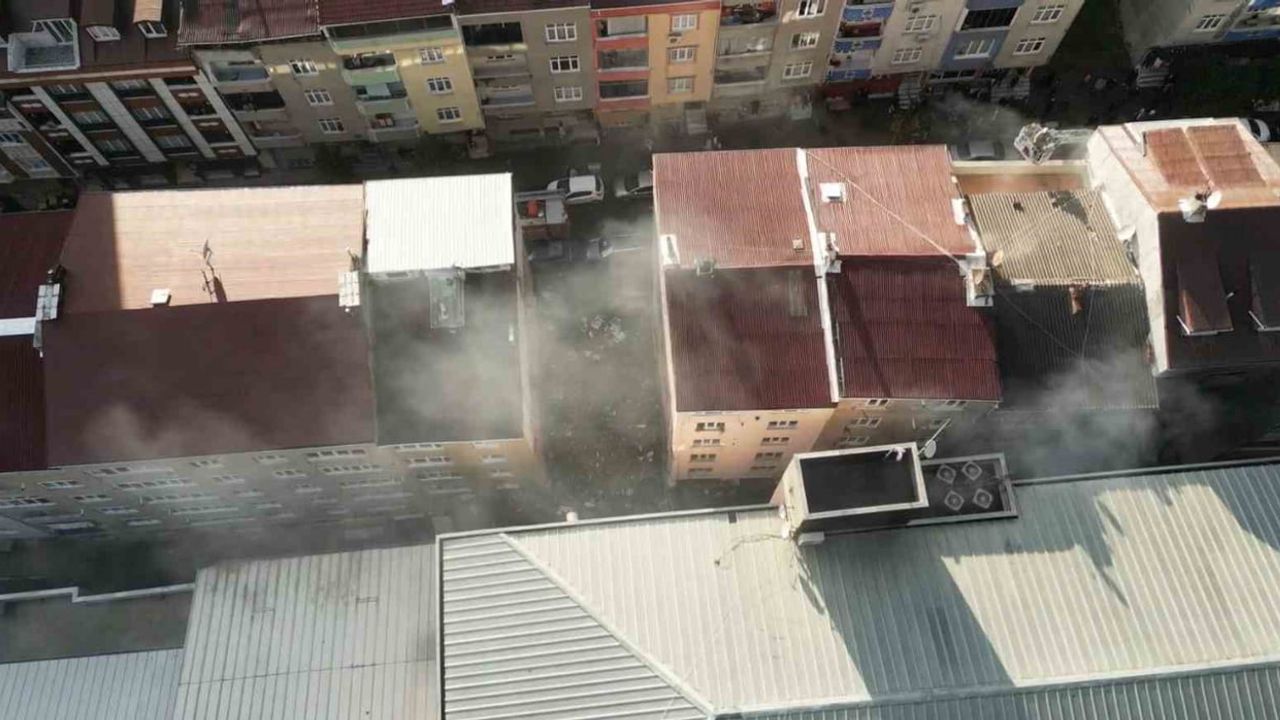 Sultangazi'de Tekstil Atölyesinde Yangın Meydana Geldi