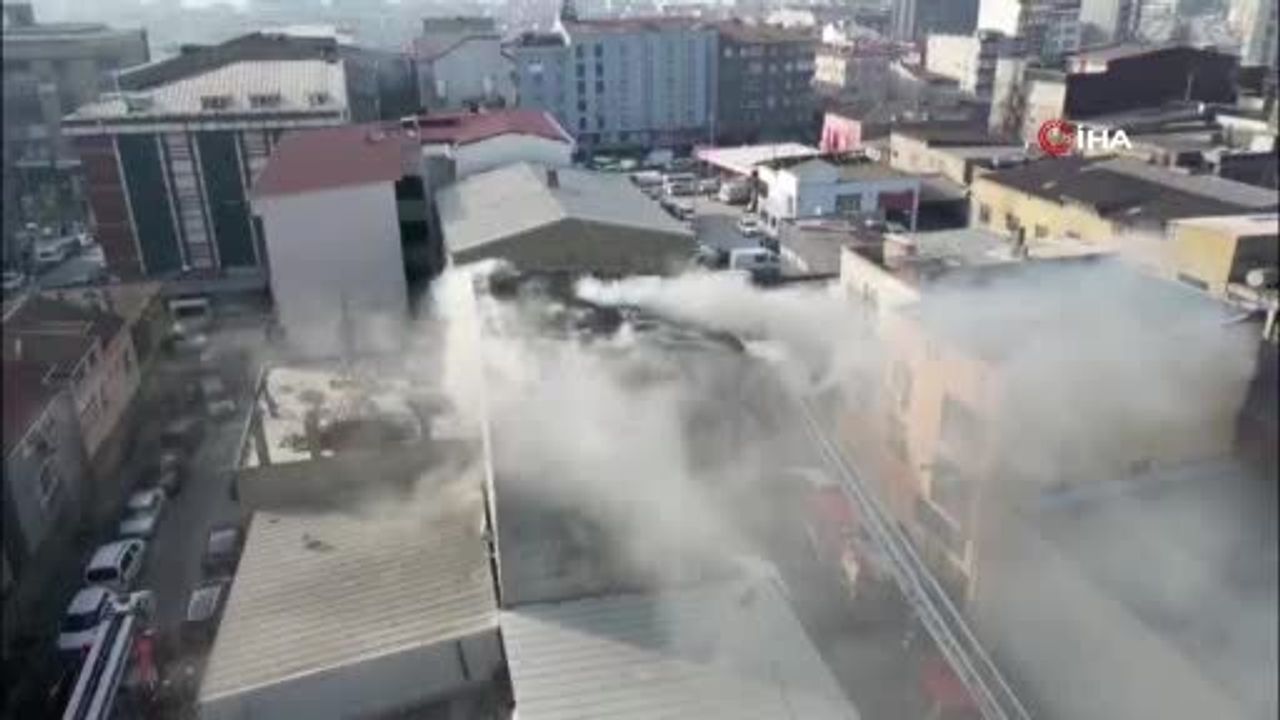Sultangazi'de yangın paniği: Alevlerin arasında kaçış