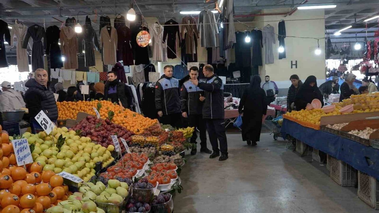 Sultangazi'de Zabıta Ekiplerinden Pazar Denetimi