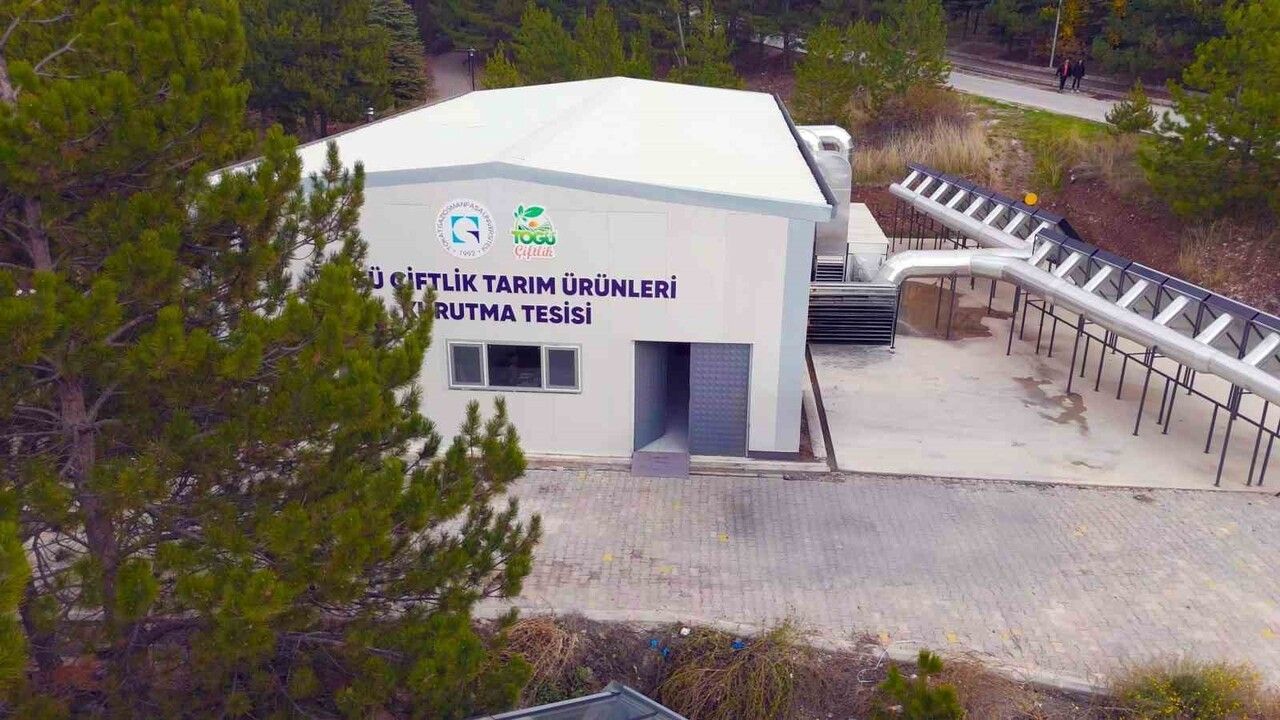 Sürdürülebilir Üretim İçin Güneş Enerjisiyle Çalışan Kurutma Tesisi