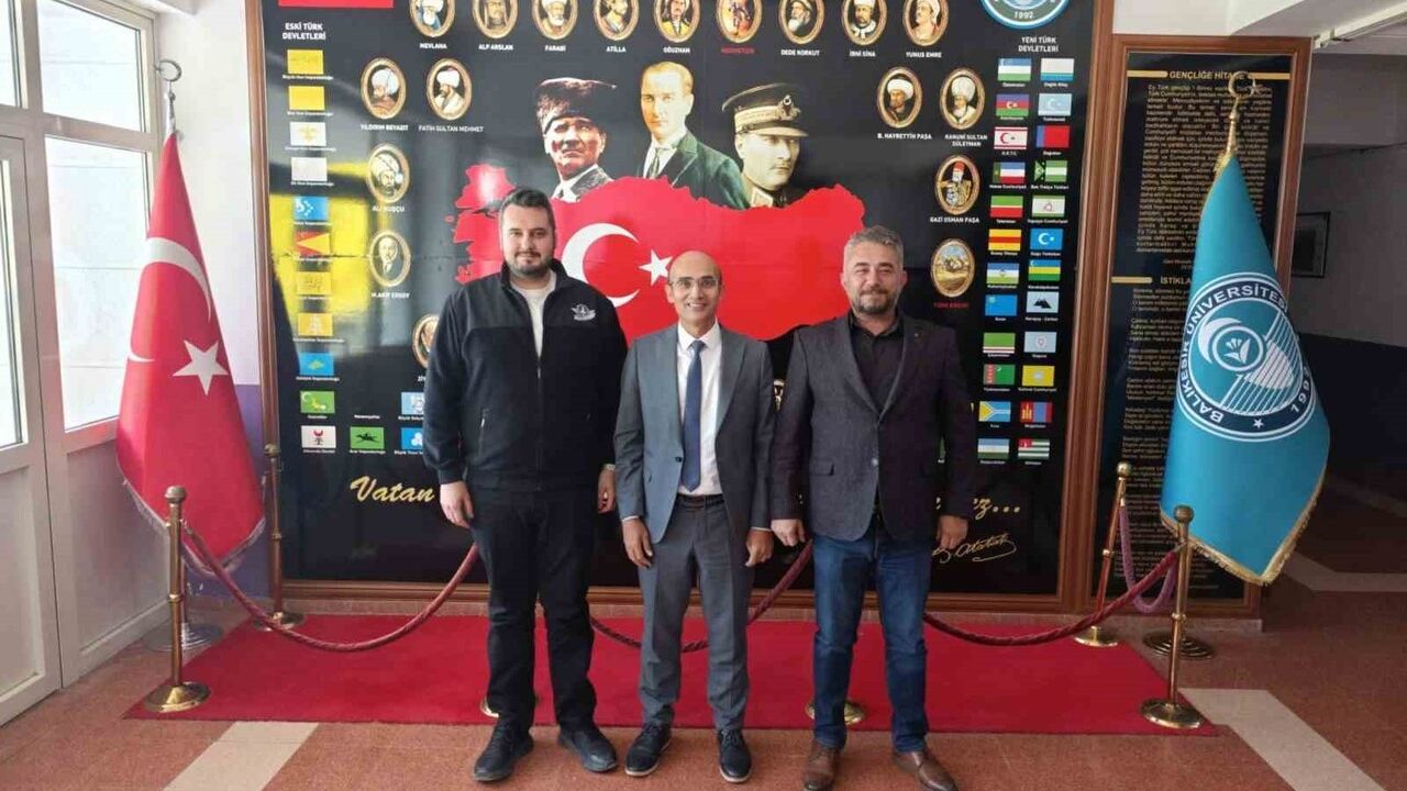 T3 Vakfı Edremit Meslek Yüksekokulu'nu Ziyaret Etti