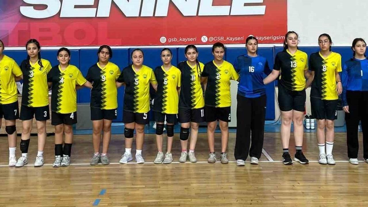 Talas 75. Yıl Mühibe Germirli Ortaokulu'ndan Hentbolda İki Şampiyonluk