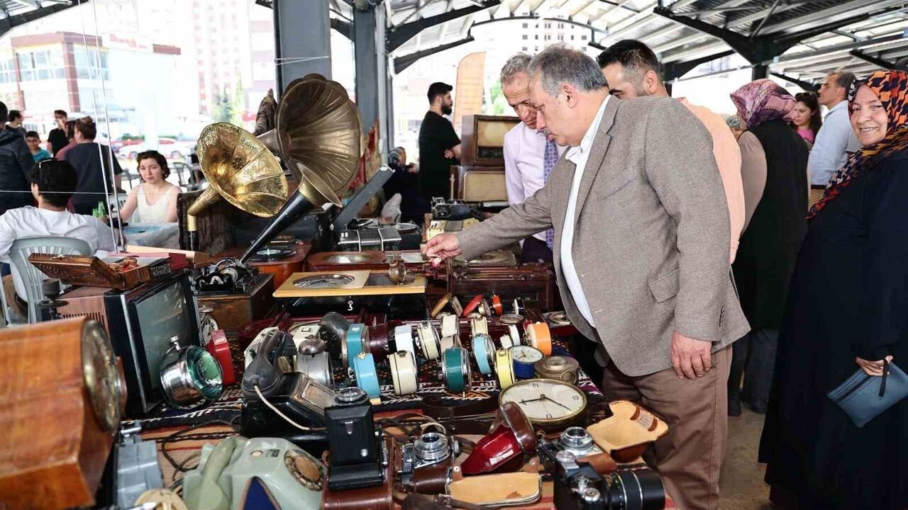 Talas Antika Pazarı: Geçmişi Yaşatıyor