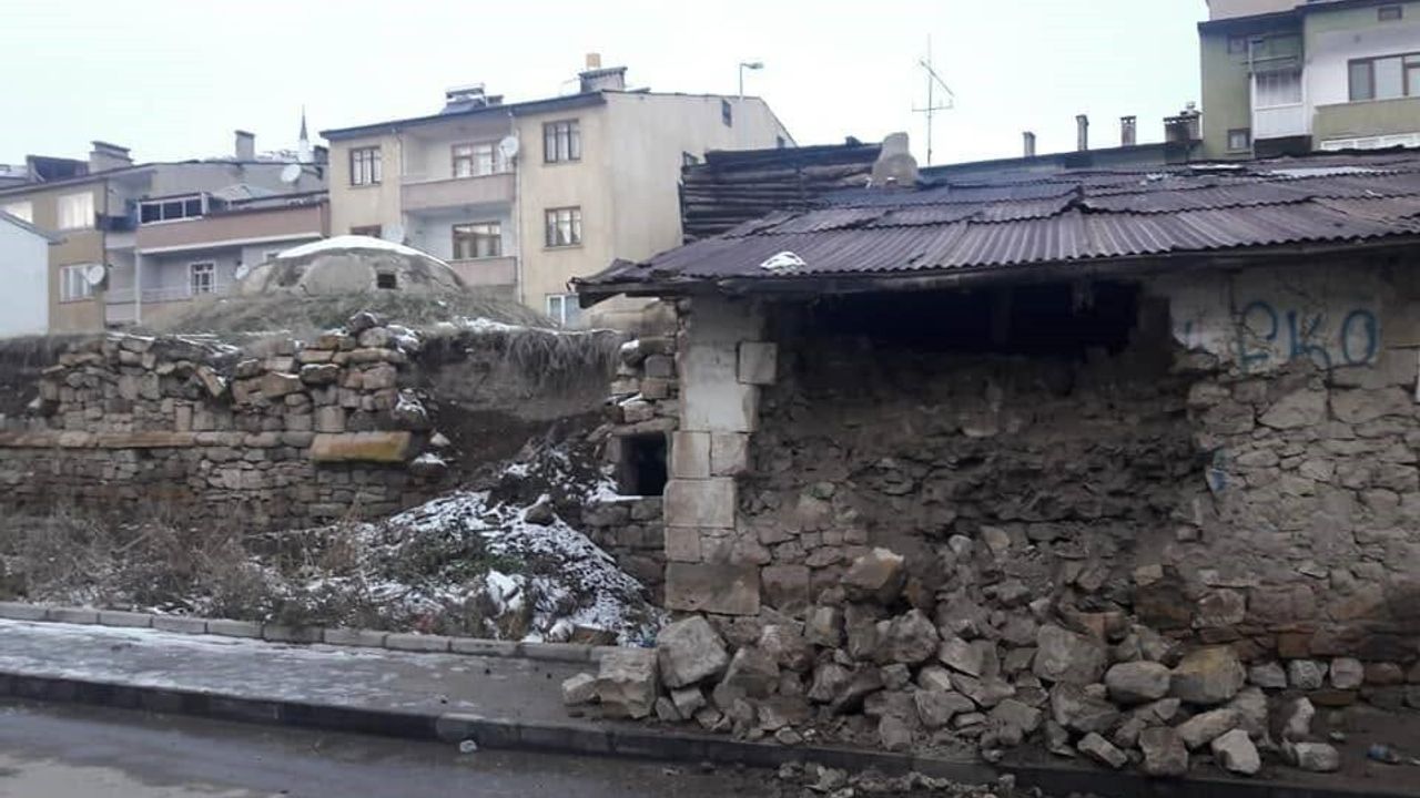 Tarihi Galer Hamamı Yıkılma Tehdidi Altında