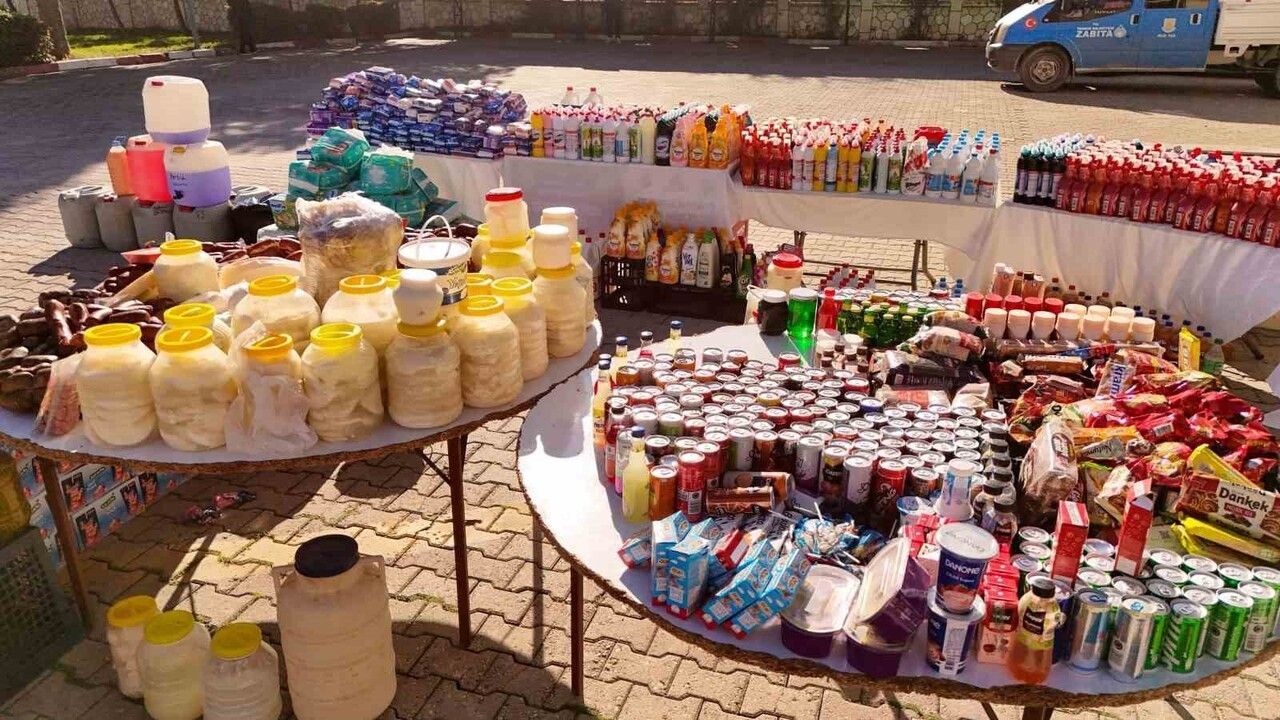 Tarsus'ta Sağlık Tehdit Eden Ürünler Toplandı